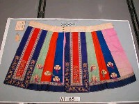 藏品(女子綢布百摺裙)的圖片